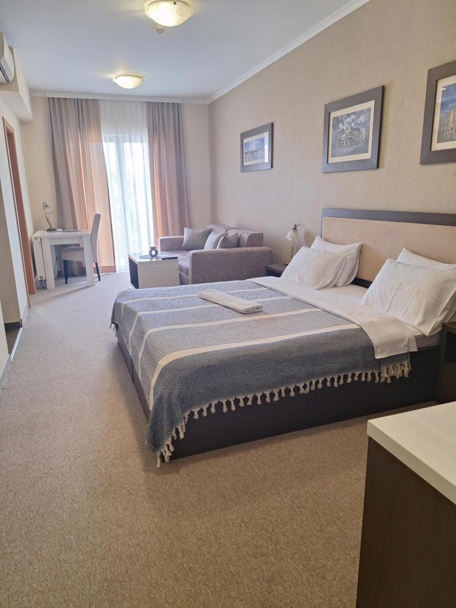 Garni Hotel Ema Kragujevac Buitenkant foto