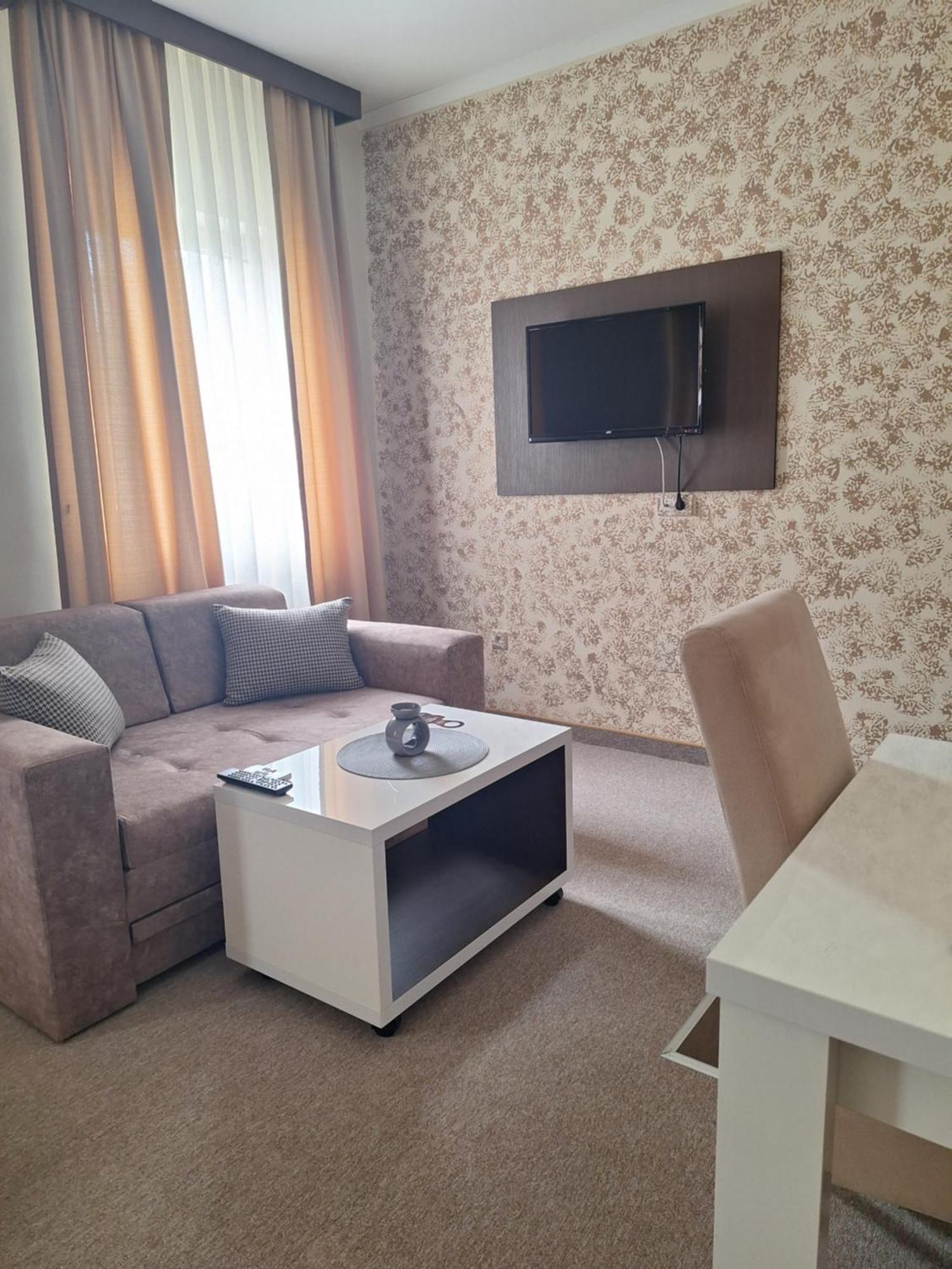 Garni Hotel Ema Kragujevac Buitenkant foto