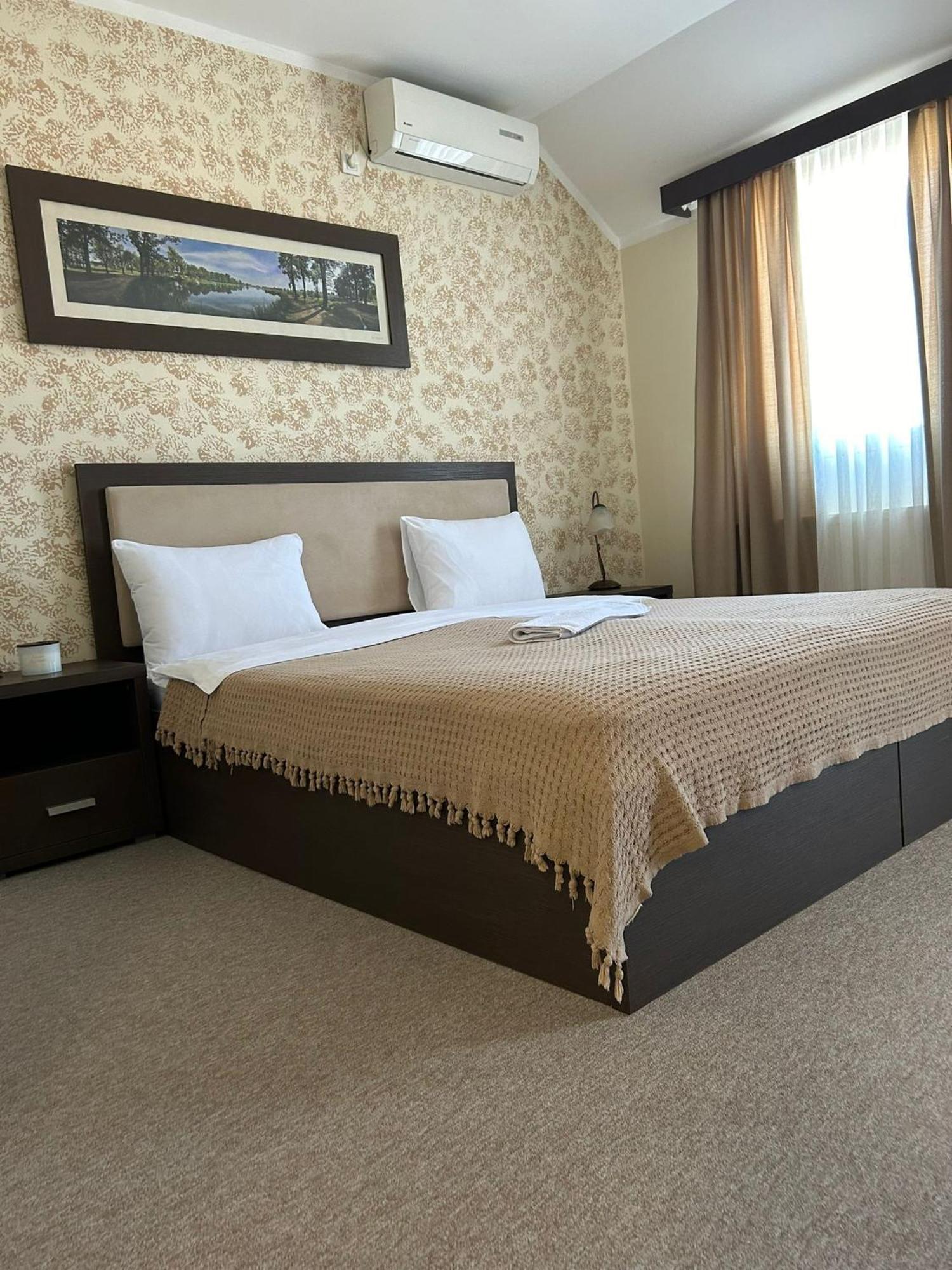 Garni Hotel Ema Kragujevac Buitenkant foto