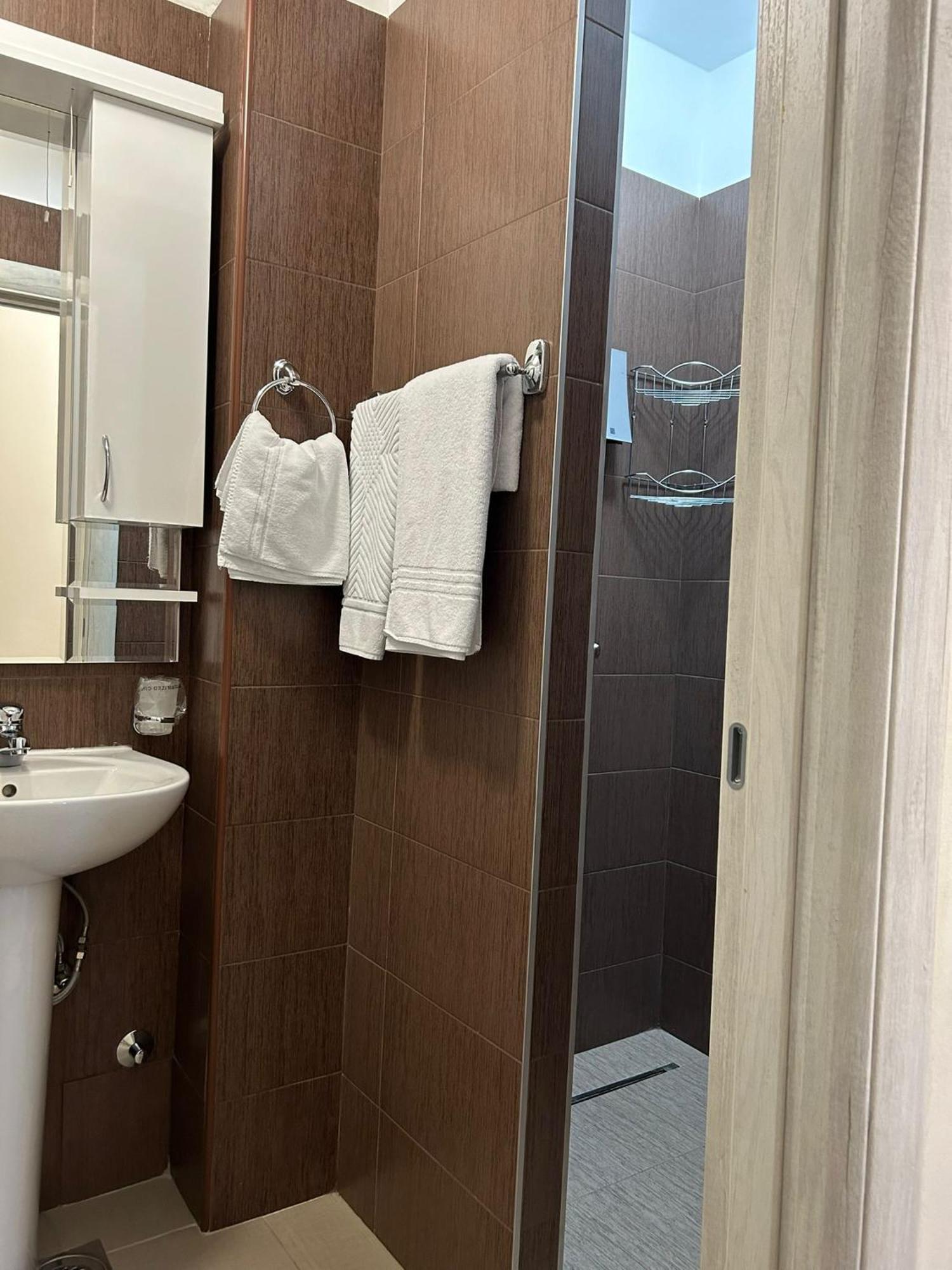 Garni Hotel Ema Kragujevac Buitenkant foto